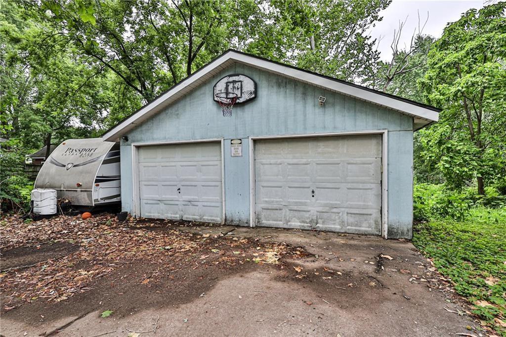 1316 N Main St, Independence, MO 64050 - view of detached garage