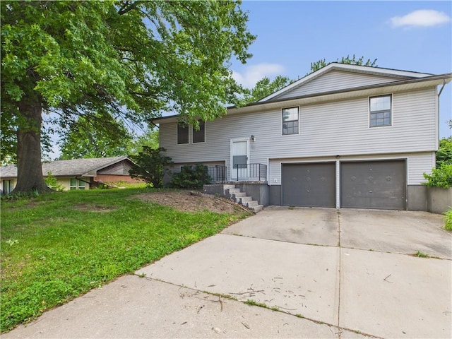 240 SE 121st Rd, Warrensburg, MO 64093 - bi-level home featuring an attached garage, driveway, and a front yard