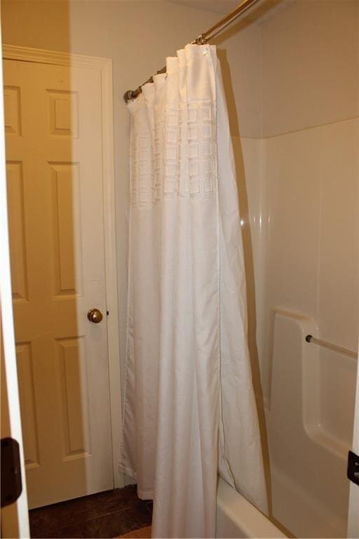 13810 W 53rd St, Shawnee, KS 66216 - full bath featuring shower / tub combo