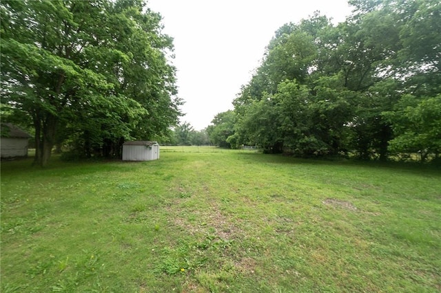 406 Cheyenne Ave, Coffeyville, KS 67337 - view of grassy yard