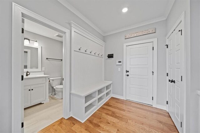 1709 SW Hightown Dr, Lees Summit, MO 64082 - mudroom featuring ornamental molding, light wood-style flooring, and recessed lighting