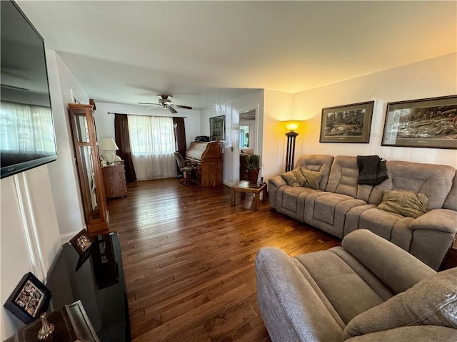 11500 Orchard Rd, Kansas City, MO 64134 - living area with wood-type flooring and ceiling fan