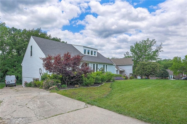 10236 Noland Rd, Lenexa, KS 66215 - view of front facade featuring a front lawn