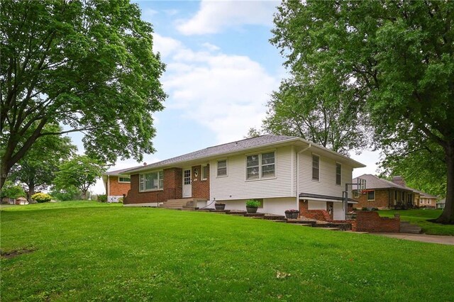 701 N Apache Dr, Independence, MO 64056 - view of front of property featuring a front yard and brick siding