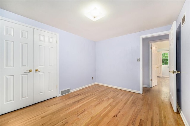 9601 W 97th St, Overland Park, KS 66212 - unfurnished bedroom featuring light wood-style floors, baseboards, and a closet