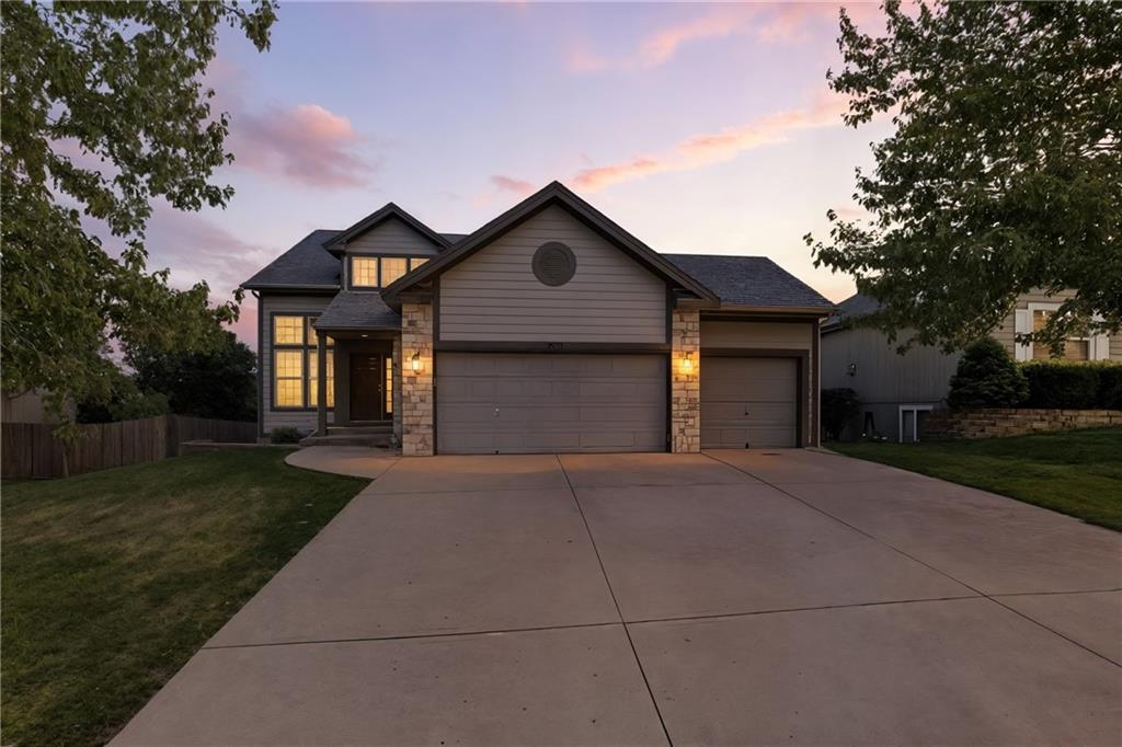 2133 W Ferrel Dr, Olathe, KS 66061 - photo 1