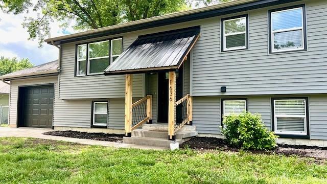 1636 S Poplar St, Ottawa, KS 66067 - view of front of home with an attached garage, concrete driveway, and a front yard