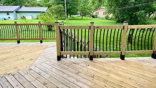 1636 S Poplar St, Ottawa, KS 66067 - deck with a yard