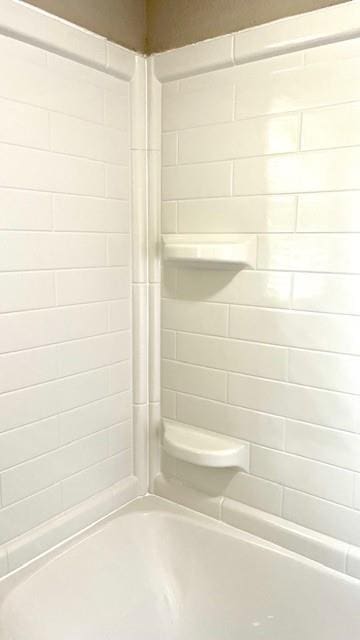 1636 S Poplar St, Ottawa, KS 66067 - full bathroom with washtub / shower combination