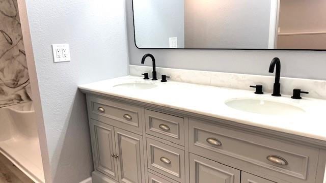 1636 S Poplar St, Ottawa, KS 66067 - full bathroom featuring double vanity