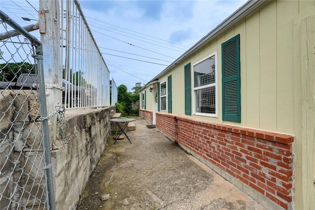 814 E Hayward Ave, Independence, MO 64050 - view of patio