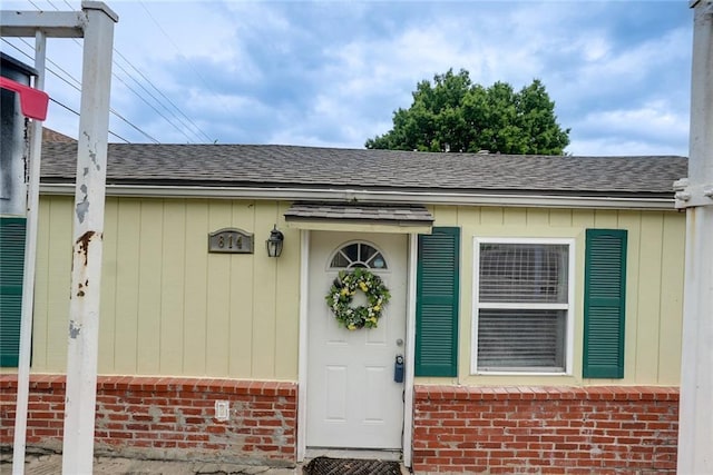 814 E Hayward Ave, Independence, MO 64050 - doorway to property with a shingled roof and brick siding