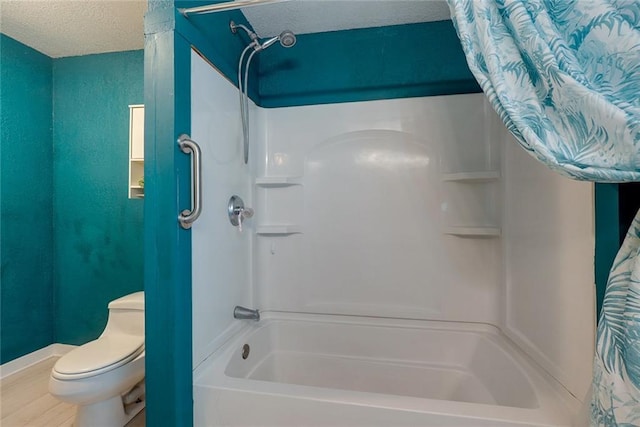 814 E Hayward Ave, Independence, MO 64050 - full bathroom featuring tub / shower combination, toilet, a textured ceiling, and baseboards