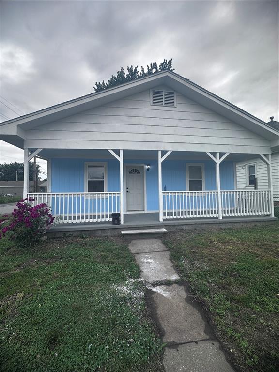 6230 Sherman St, Saint Joseph, MO 64504 - view of front of property with a porch