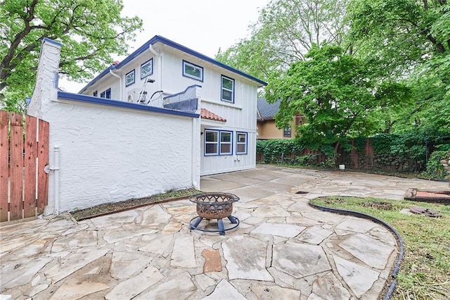 918 W 32nd Ter, Kansas City, MO 64111 - back of property featuring a fire pit, a patio, and a fenced backyard