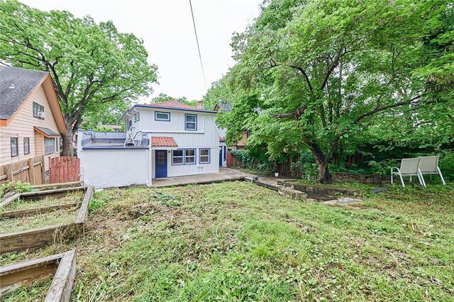 918 W 32nd Ter, Kansas City, MO 64111 - back of house with a garden and a patio