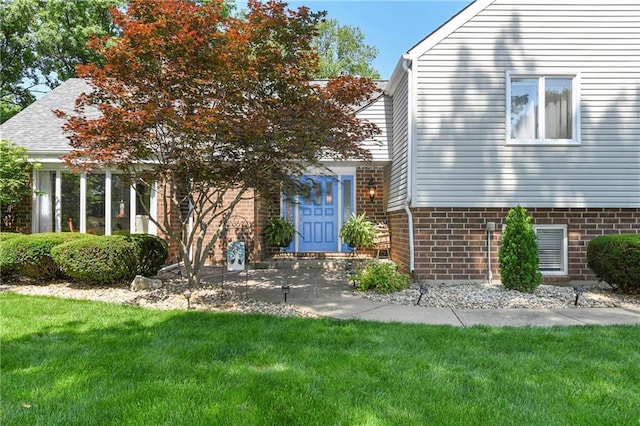 1908 Pine Ridge Dr, Leavenworth, KS 66048 - view of front of property with a front lawn and brick siding