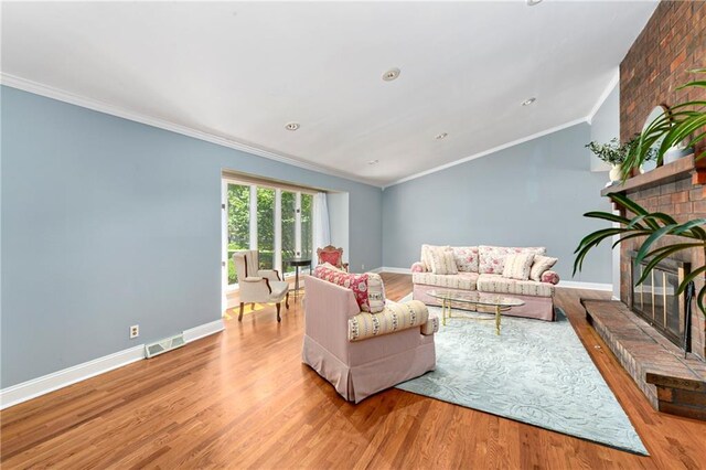 1908 Pine Ridge Dr, Leavenworth, KS 66048 - living area featuring wood finished floors, ornamental molding, a fireplace, and vaulted ceiling