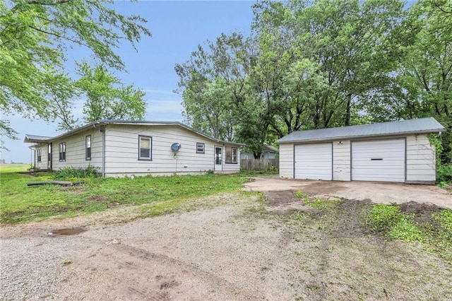 39135 Plum Creek Rd, Osawatomie, KS 66064 - view of detached garage