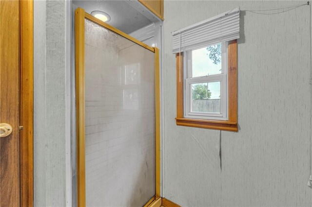 39135 Plum Creek Rd, Osawatomie, KS 66064 - full bath featuring a shower stall