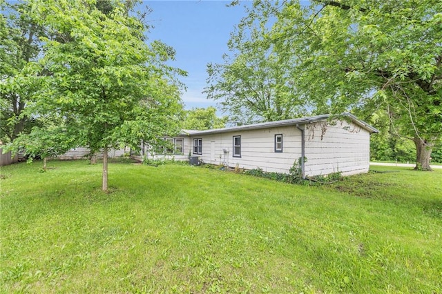 39135 Plum Creek Rd, Osawatomie, KS 66064 - view of green lawn