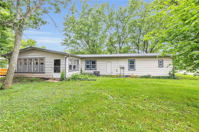 39135 Plum Creek Rd, Osawatomie, KS 66064 - rear view of house featuring a yard
