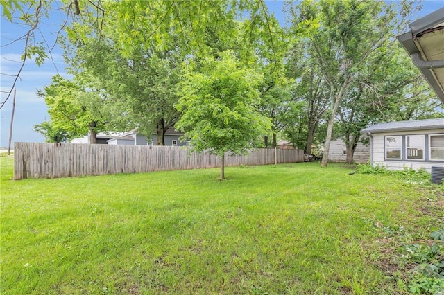 39135 Plum Creek Rd, Osawatomie, KS 66064 - view of yard featuring central AC