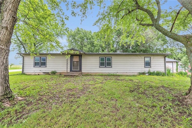 39135 Plum Creek Rd, Osawatomie, KS 66064 - ranch-style house featuring a front yard