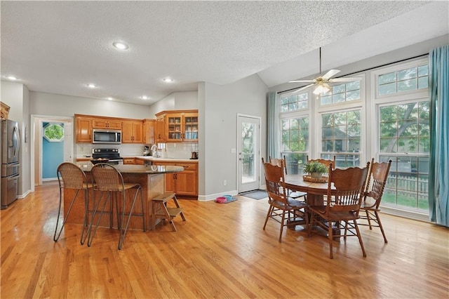 11580 S Skyview Ln, Olathe, KS 66061 - dining area with a textured ceiling, light wood finished floors, a ceiling fan, baseboards, and recessed lighting