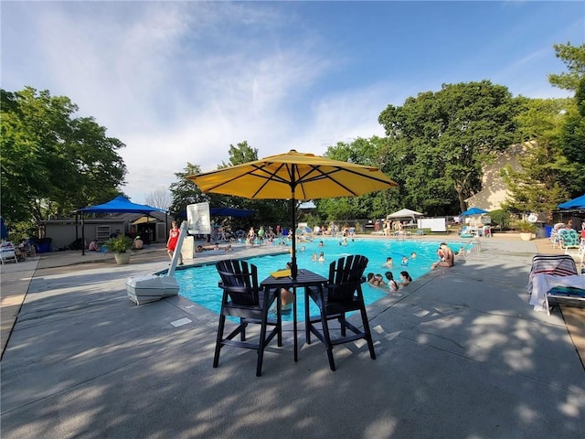 11580 S Skyview Ln, Olathe, KS 66061 - community pool featuring a patio area