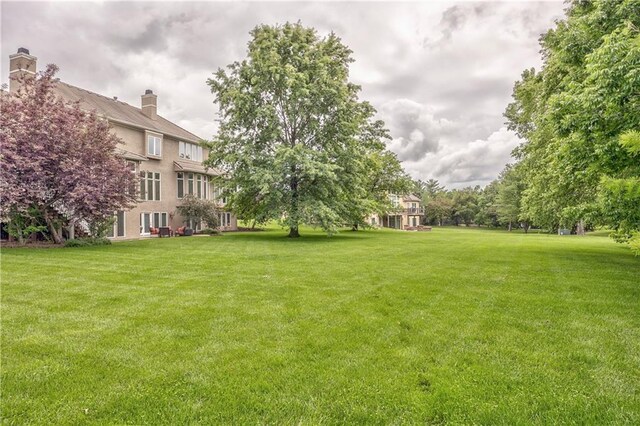 14606 Granada Rd, Leawood, KS 66224 - view of green lawn