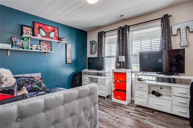 1609 Bluestem Dr, Ottawa, KS 66067 - living area featuring wood finished floors