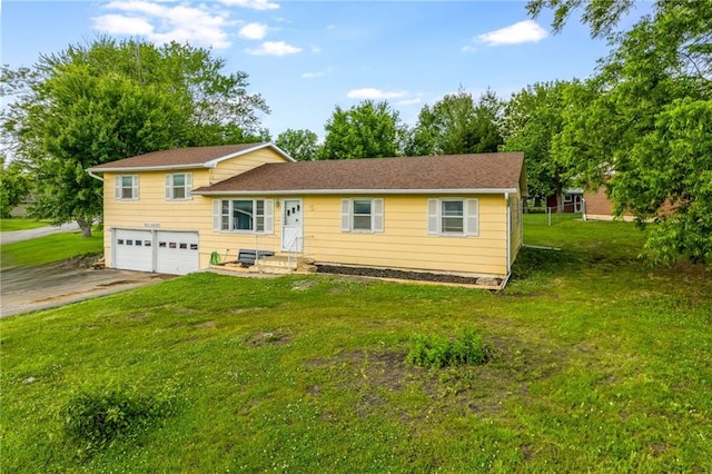 711 S Colby St, Hamilton, MO 64644 - view of front of home featuring an attached garage, driveway, and a front yard