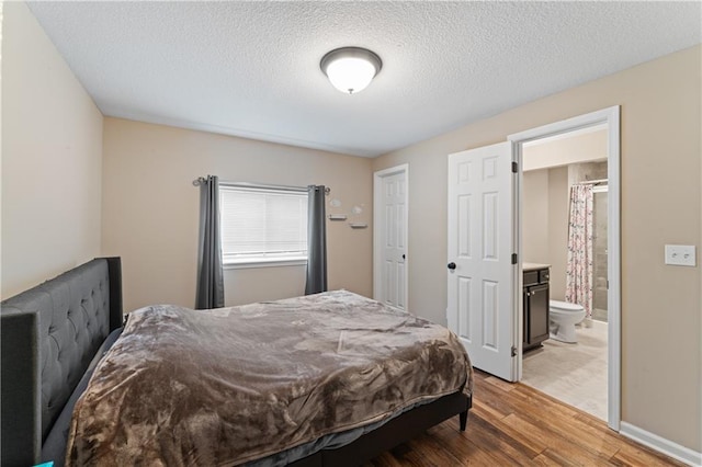20740 W 224th St, Spring Hill, KS 66083 - bedroom featuring light wood-style flooring, a textured ceiling, and ensuite bath