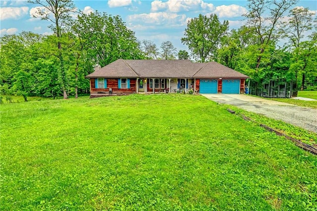 19490 Countryside Cir, Weston, MO 64098 - ranch-style house featuring driveway, a porch, an attached garage, and a front lawn