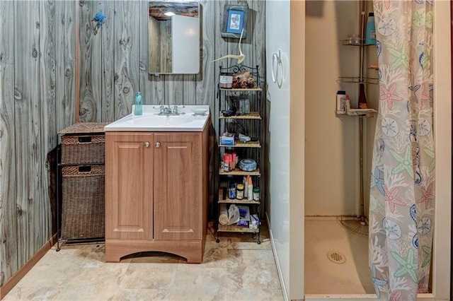 19490 Countryside Cir, Weston, MO 64098 - bathroom with vanity, curtained shower, baseboards, and wallpapered walls