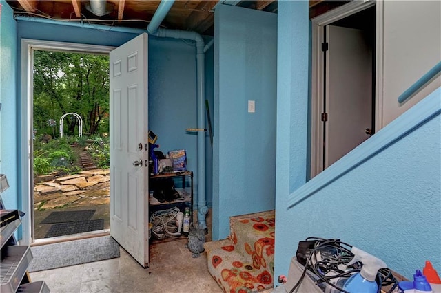 19490 Countryside Cir, Weston, MO 64098 - doorway featuring a textured wall and unfinished concrete flooring