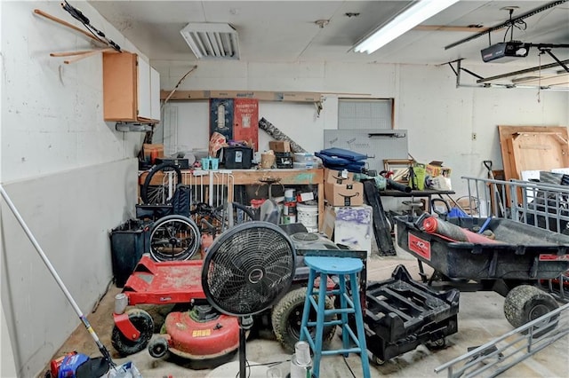 19490 Countryside Cir, Weston, MO 64098 - garage featuring a garage door opener