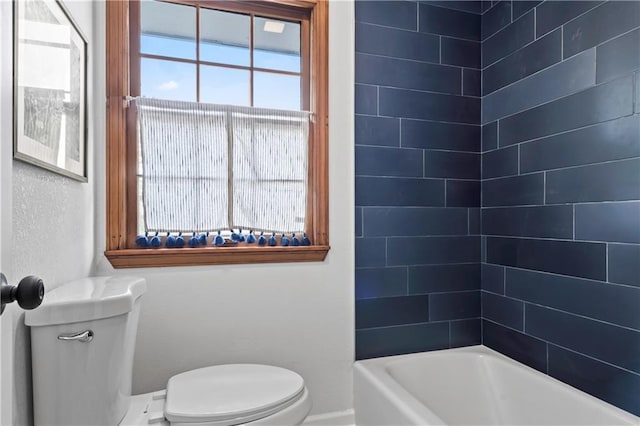 4417 E 104th St, Kansas City, MO 64137 - full bath with toilet and washtub / shower combination