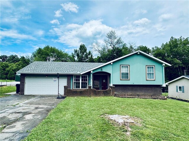 207 W Birch Dr, Windsor, MO 65360 - photo 1