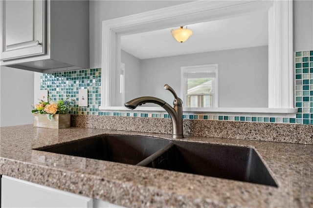 3218 NE 47th St, Kansas City, MO 64119 - kitchen view of a sink, backsplash, and light stone counters