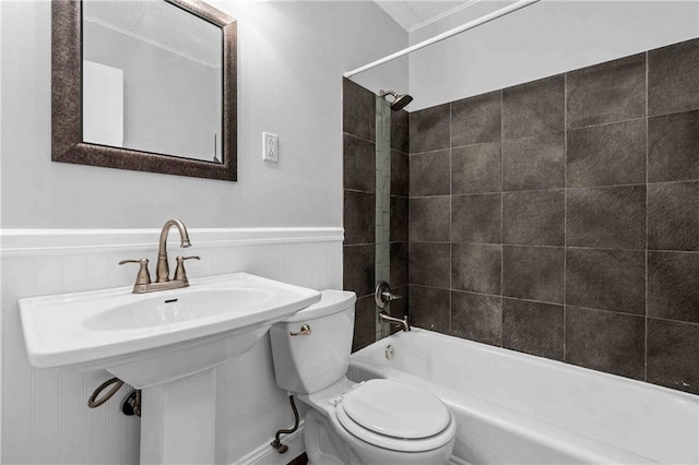 3218 NE 47th St, Kansas City, MO 64119 - full bath featuring toilet and shower / tub combination