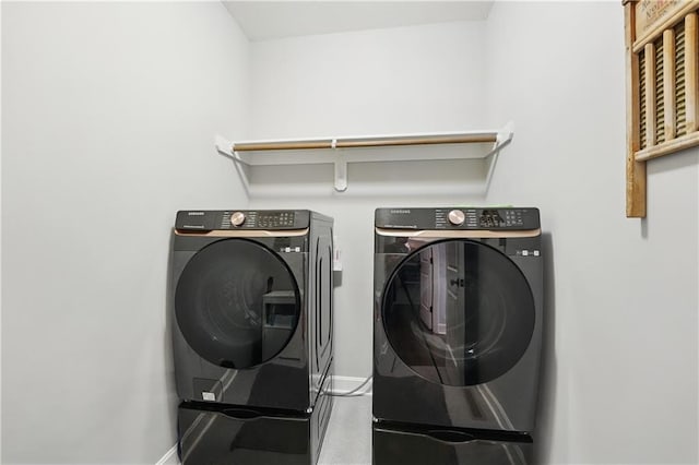 1104 NW 109th St, Kansas City, MO 64155 - laundry room featuring washer and dryer and baseboards
