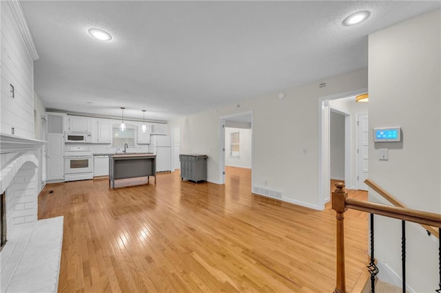 9210 Robinson St, Overland Park, KS 66212 - photo 15