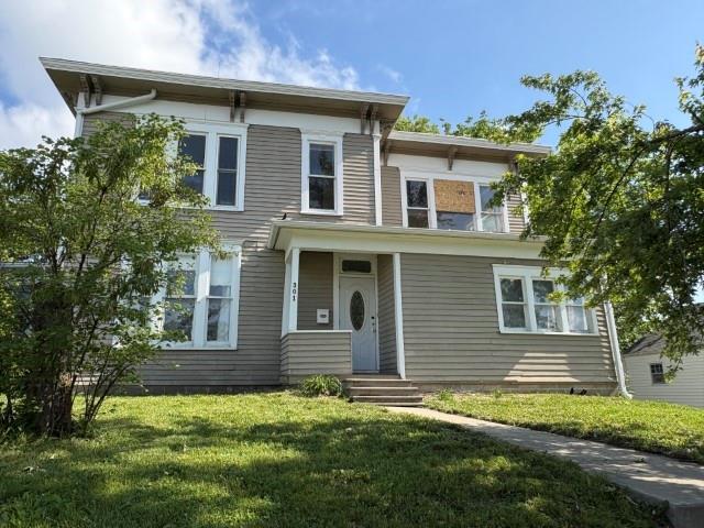 605 N Vine St, Maryville, MO 64446 - photo 2