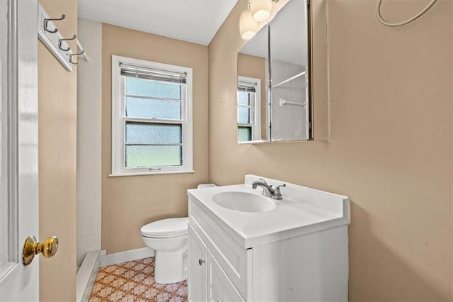 2306 Red Bridge Ter, Kansas City, MO 64131 - full bath featuring toilet, vanity, baseboards, and a shower
