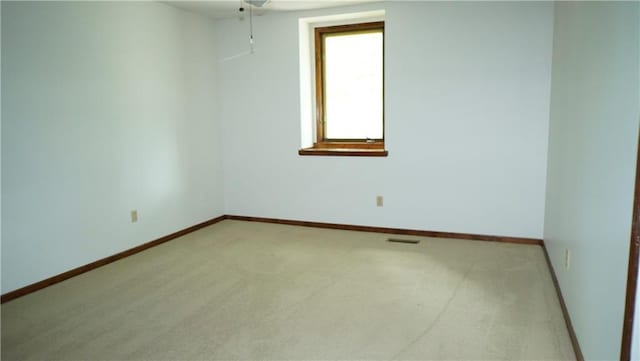 5500 NW 62nd St, Kansas City, MO 64151 - carpeted empty room featuring baseboards
