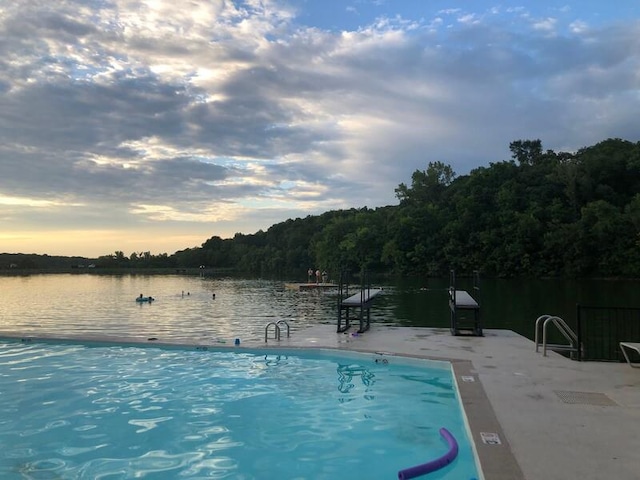 6525 County Line Rd, Shawnee, KS 66216 - community pool with a water view and a forest view