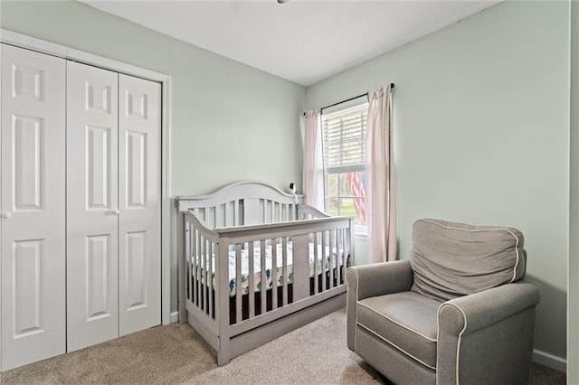 6525 County Line Rd, Shawnee, KS 66216 - carpeted bedroom with a closet and a crib