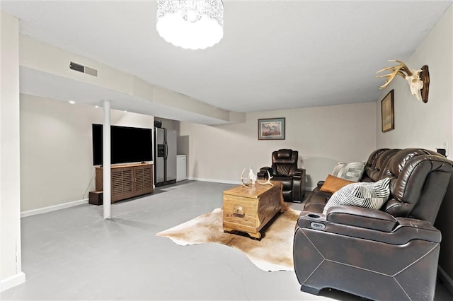 6525 County Line Rd, Shawnee, KS 66216 - living area with baseboards